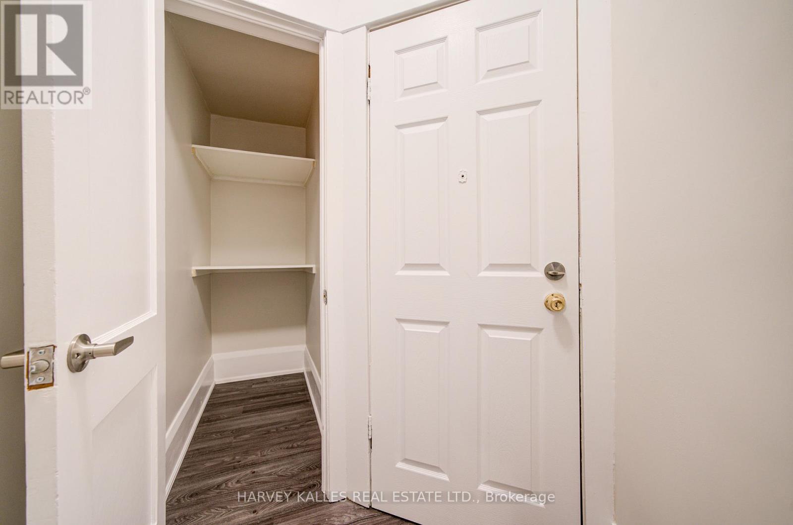 4 - 1074 ST CLAIR AVENUE W