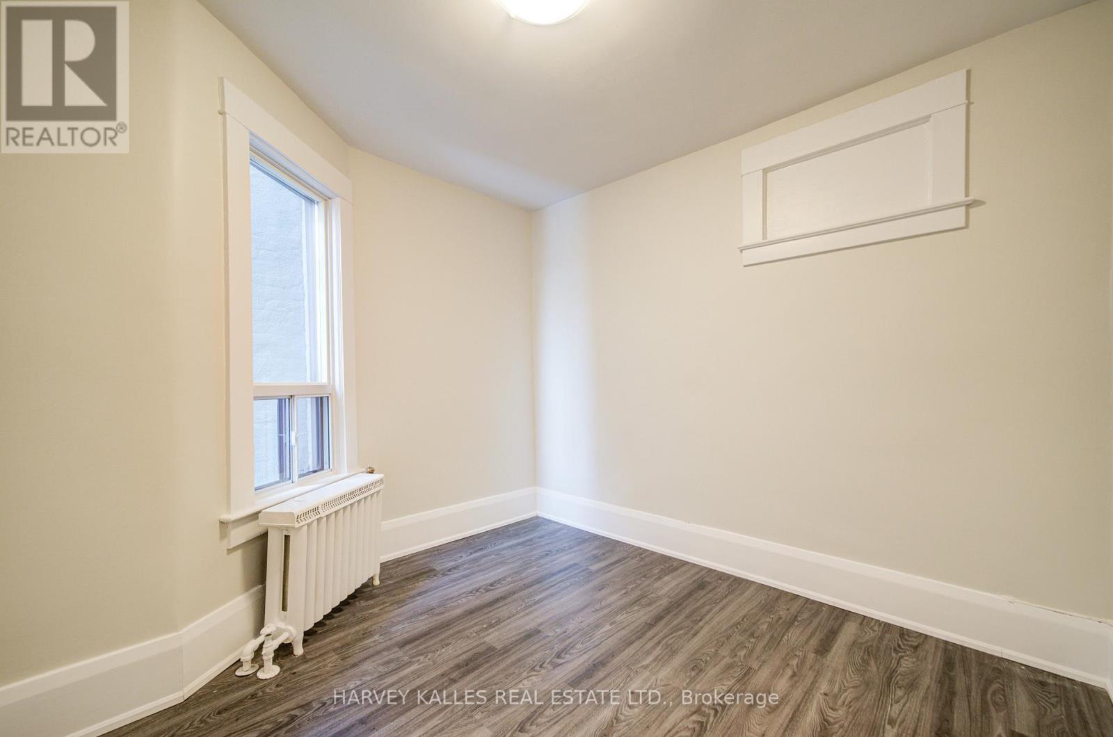 4 - 1074 ST CLAIR AVENUE W