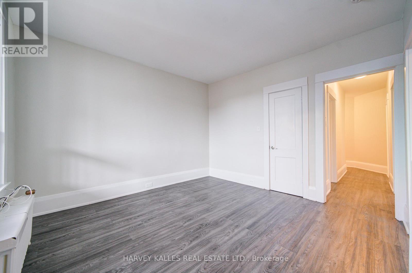 4 - 1074 ST CLAIR AVENUE W