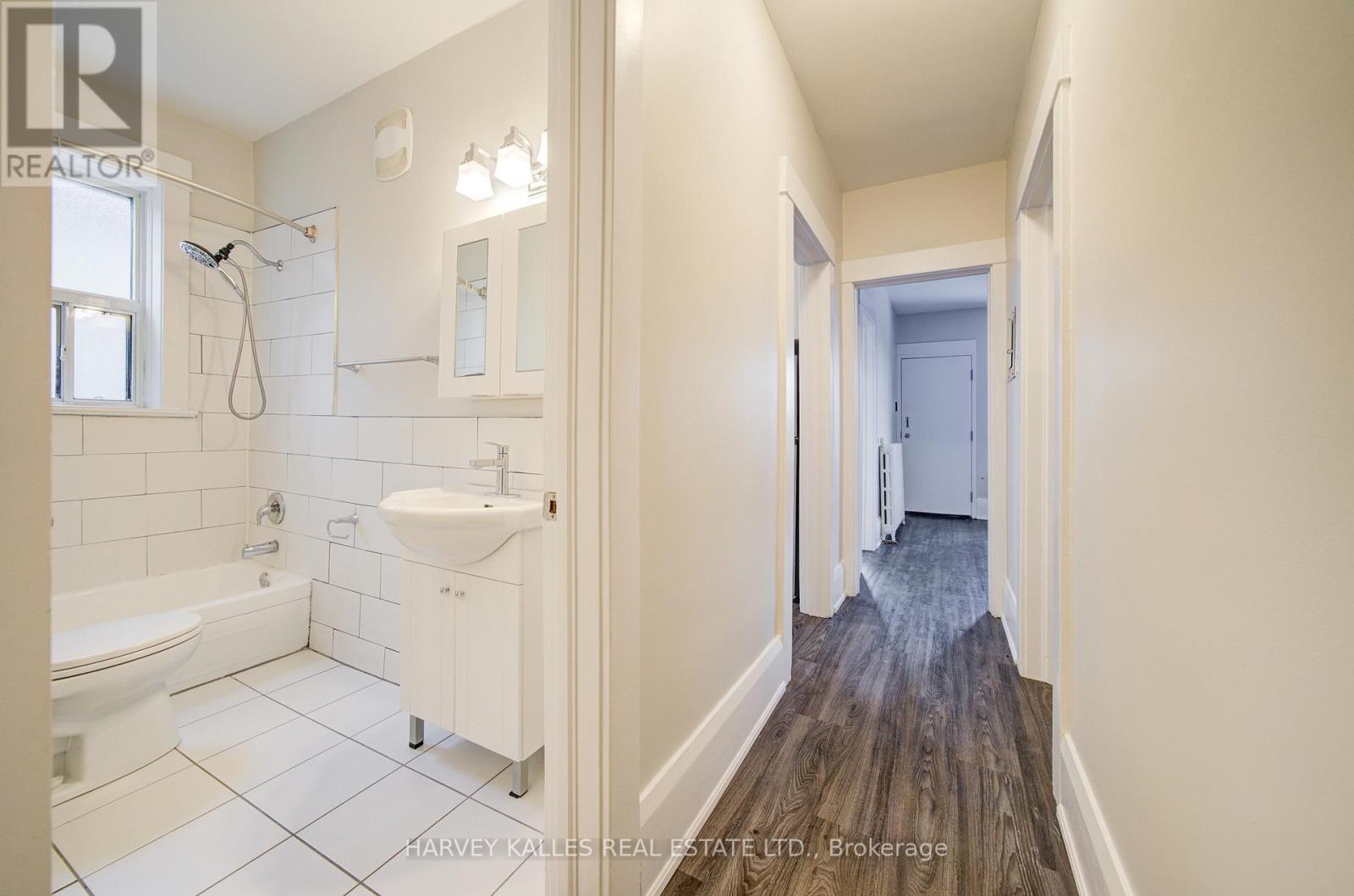 4 - 1074 ST CLAIR AVENUE W