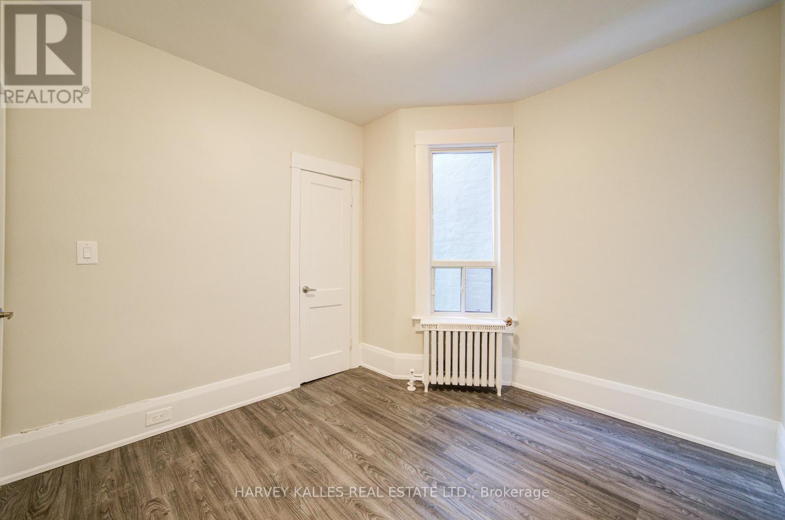 4 - 1074 ST CLAIR AVENUE W