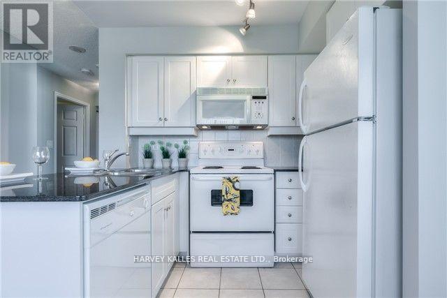 703 - 19 BARBERRY PLACE