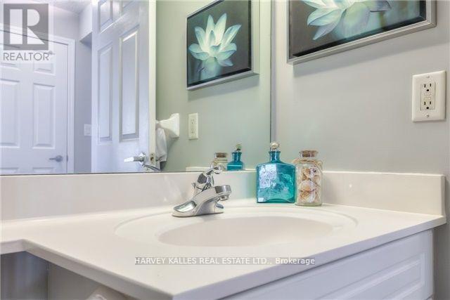 703 - 19 BARBERRY PLACE