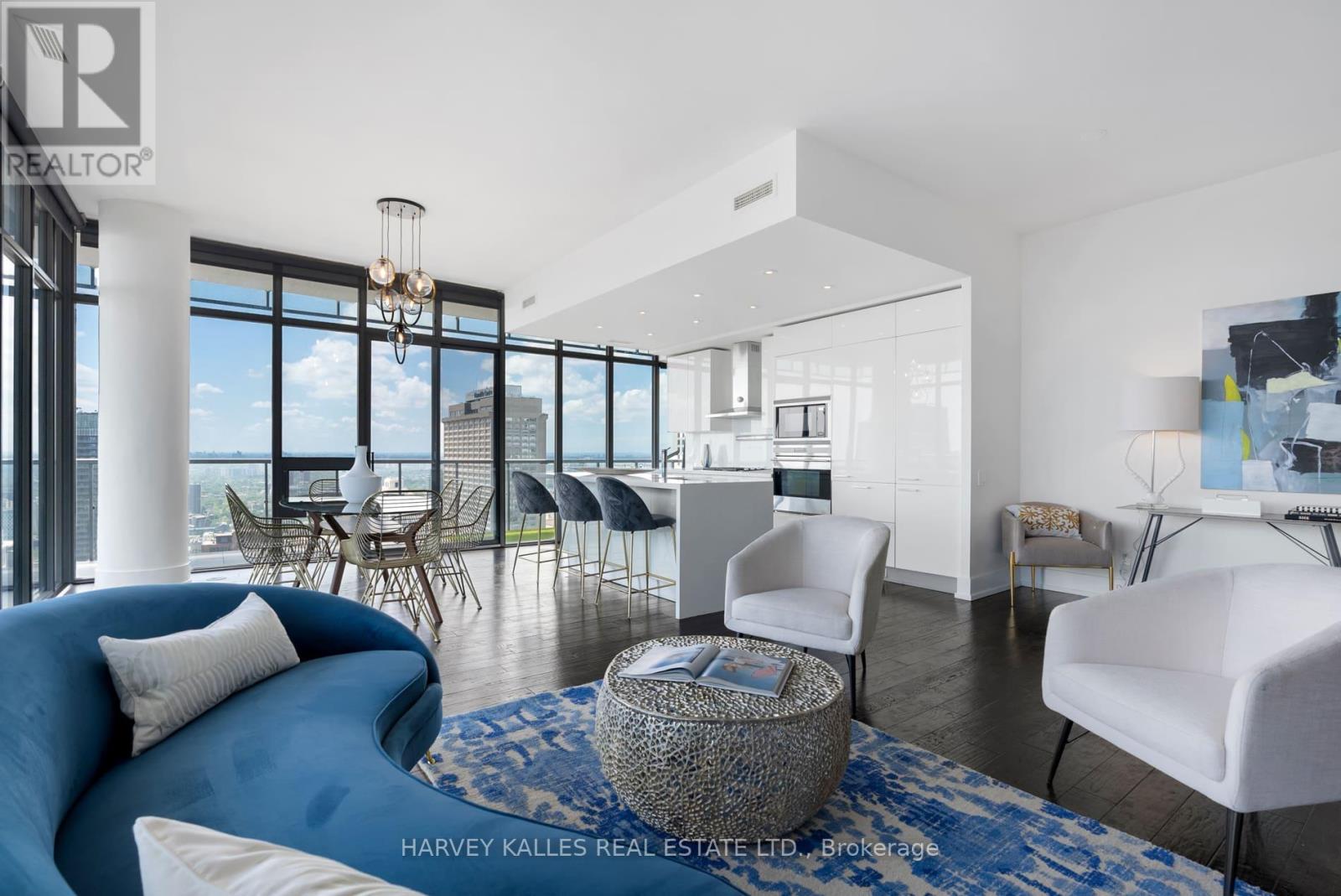 PH4502 - 33 CHARLES STREET