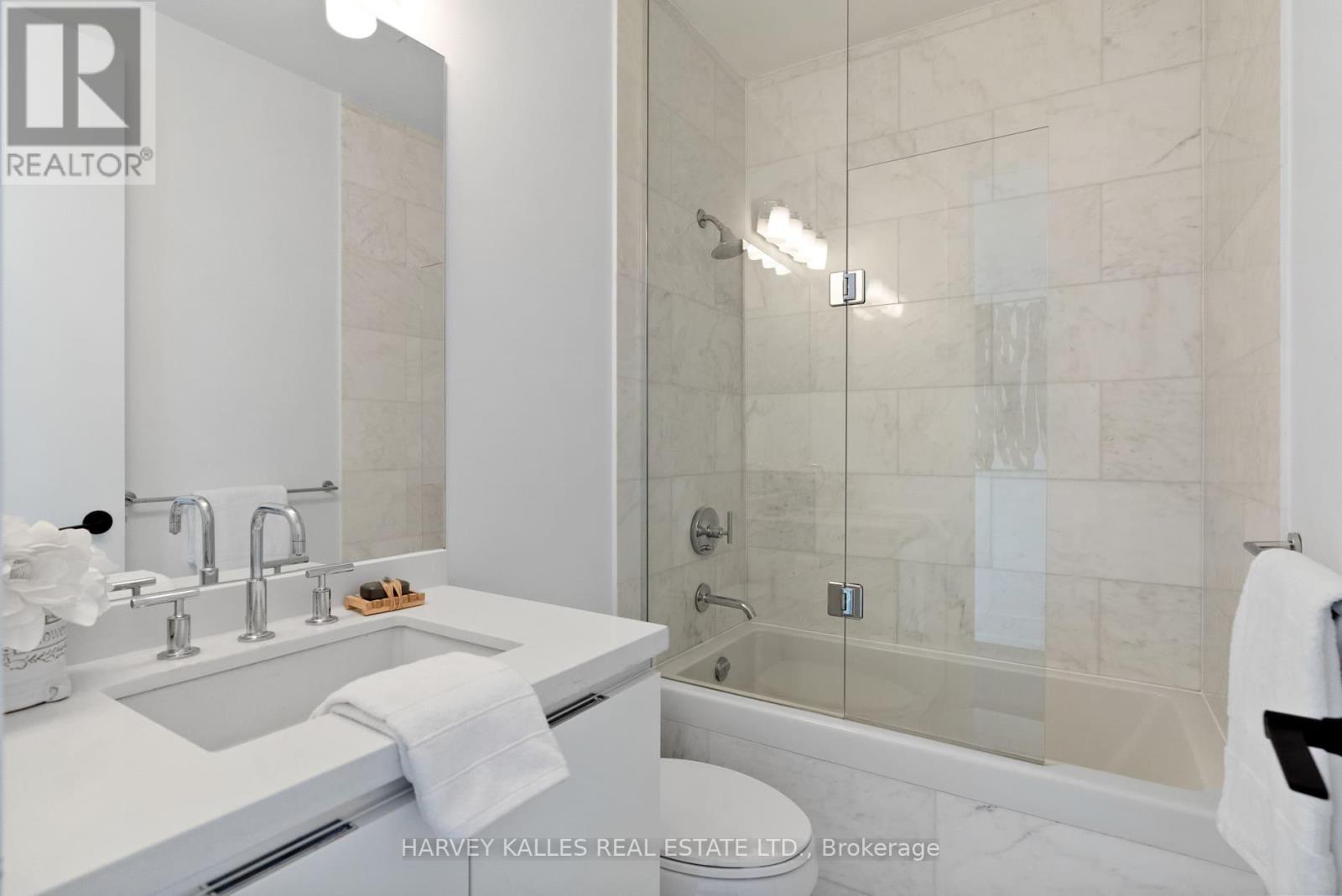 PH4502 - 33 CHARLES STREET