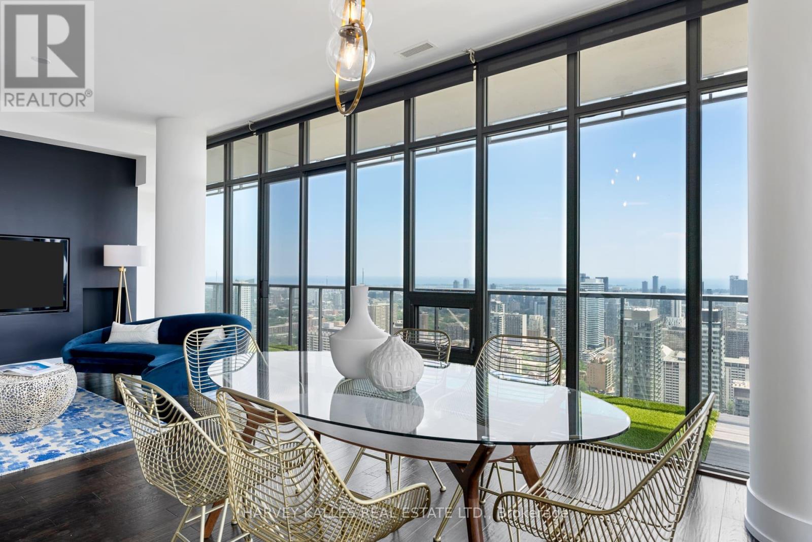 PH4502 - 33 CHARLES STREET