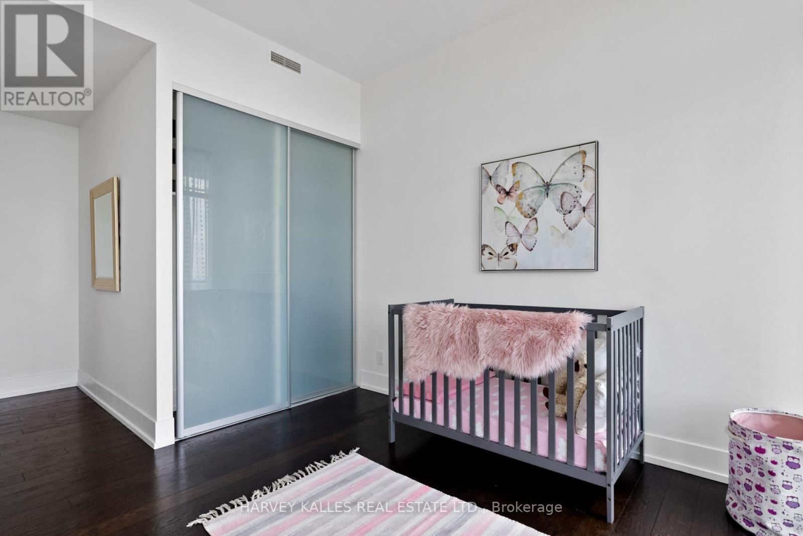 PH4502 - 33 CHARLES STREET