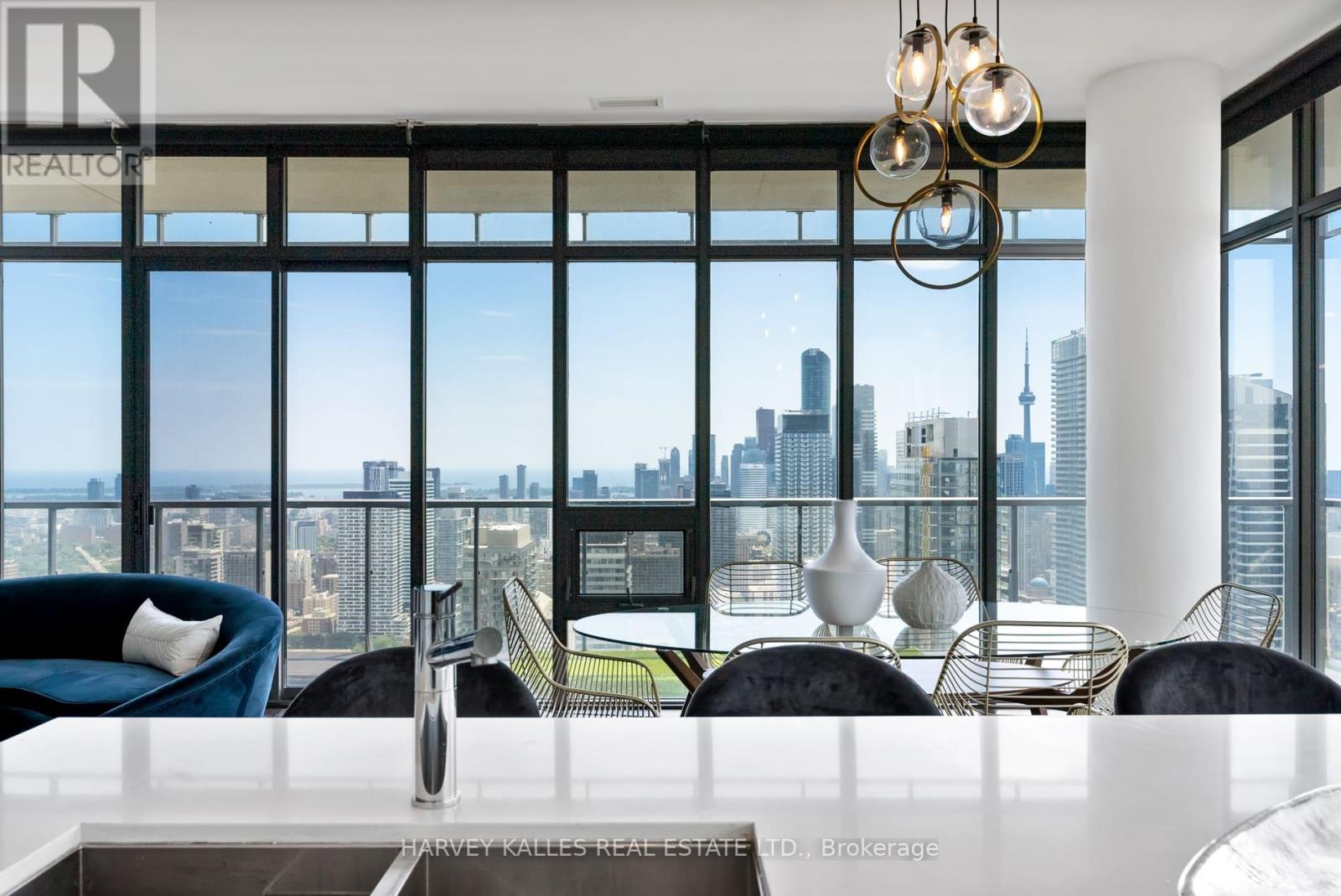 PH4502 - 33 CHARLES STREET