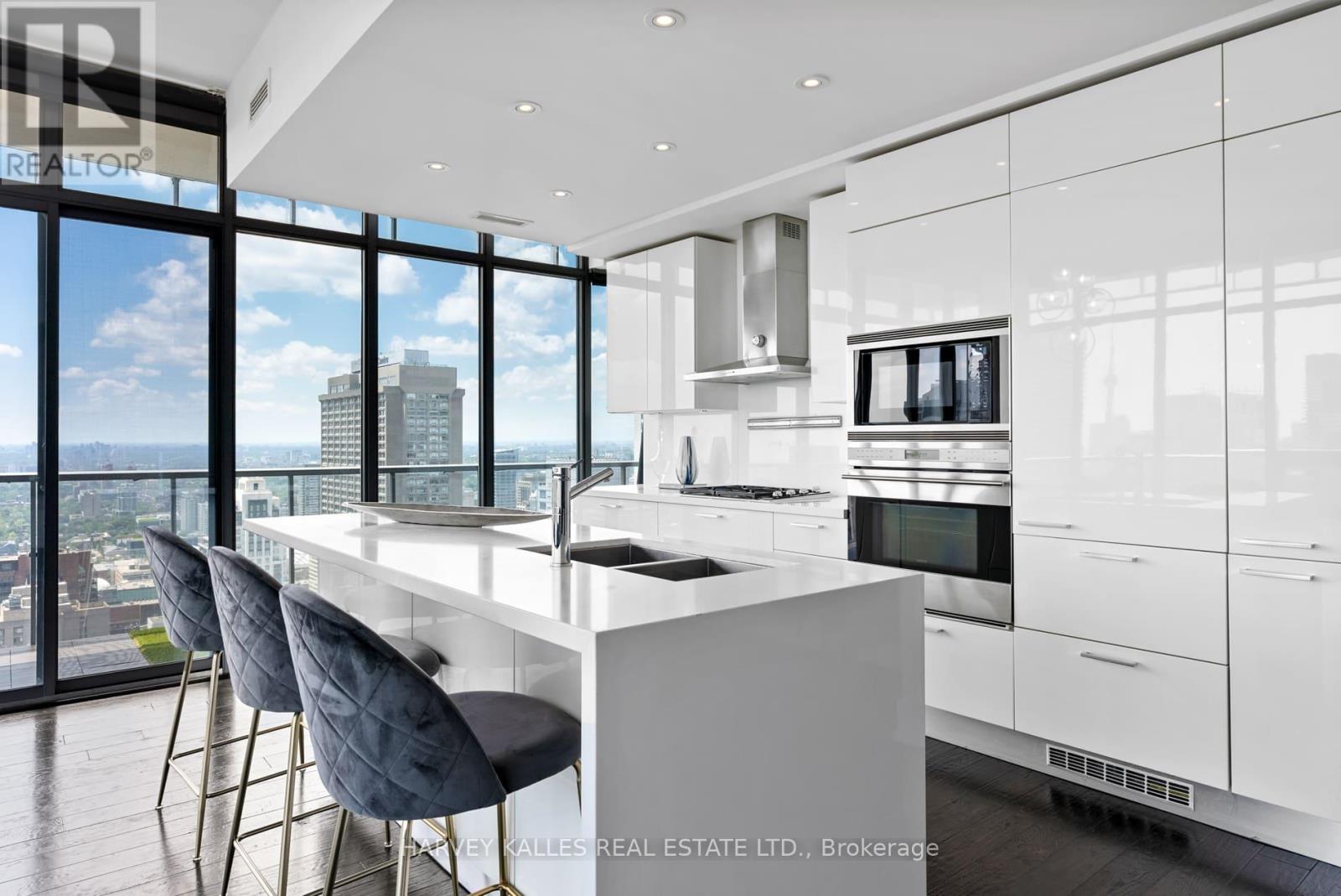 PH4502 - 33 CHARLES STREET