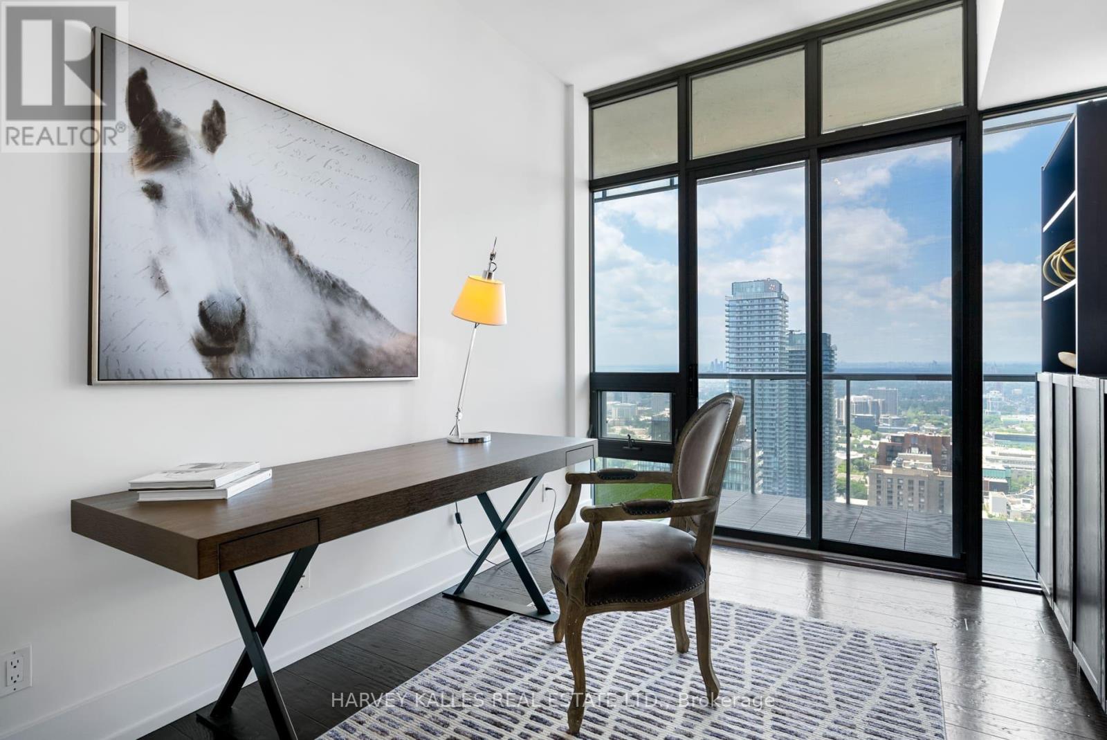 PH4502 - 33 CHARLES STREET