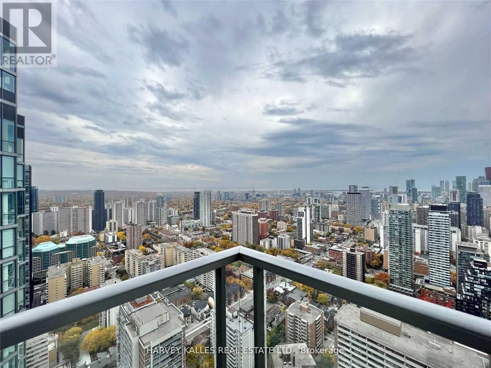 PH4502 - 33 CHARLES STREET