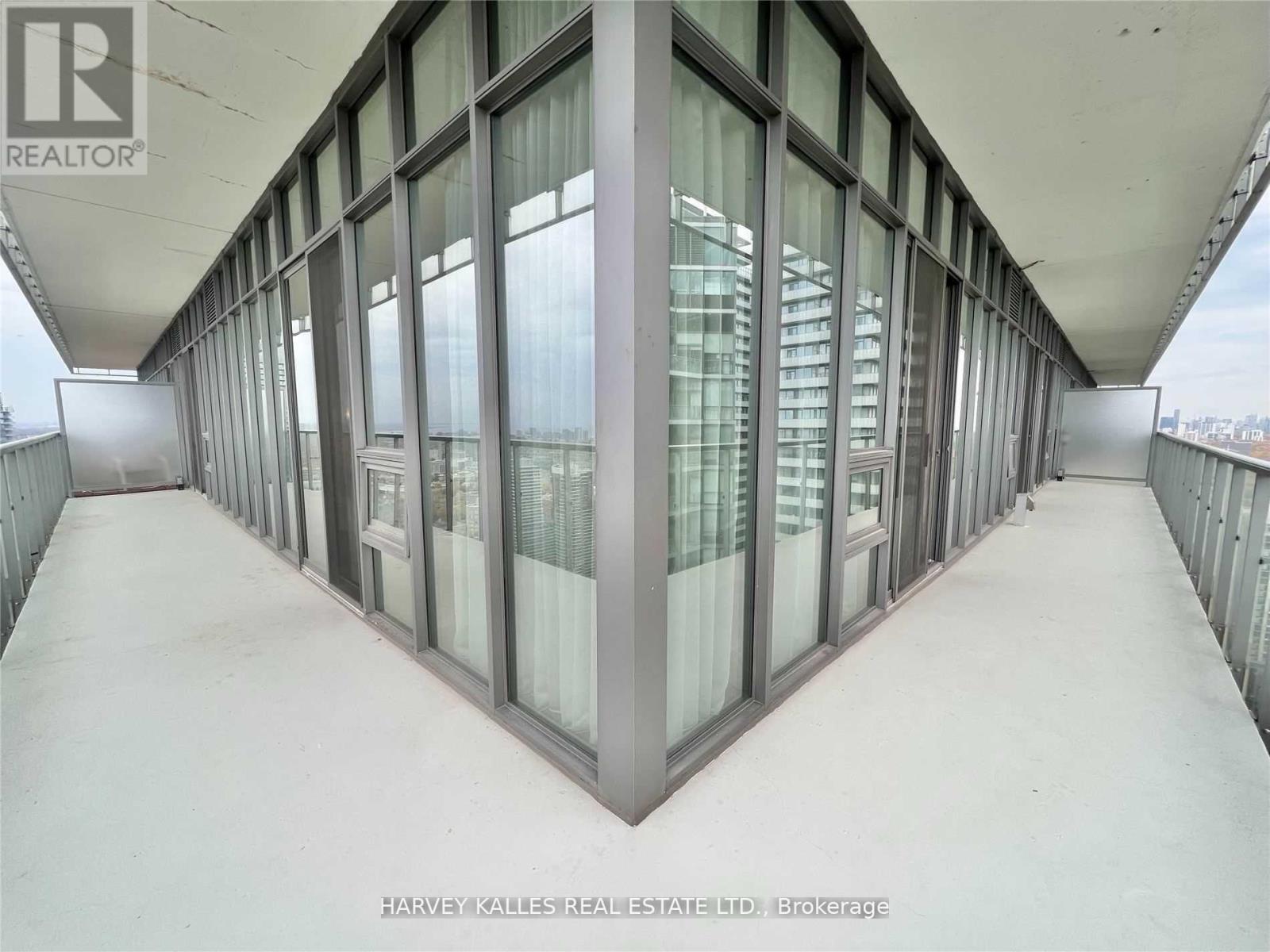 PH4502 - 33 CHARLES STREET