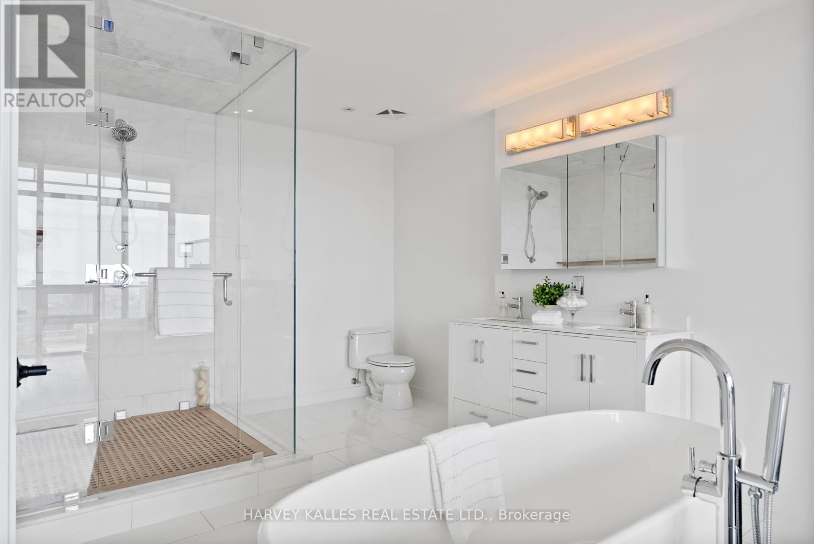 PH4502 - 33 CHARLES STREET