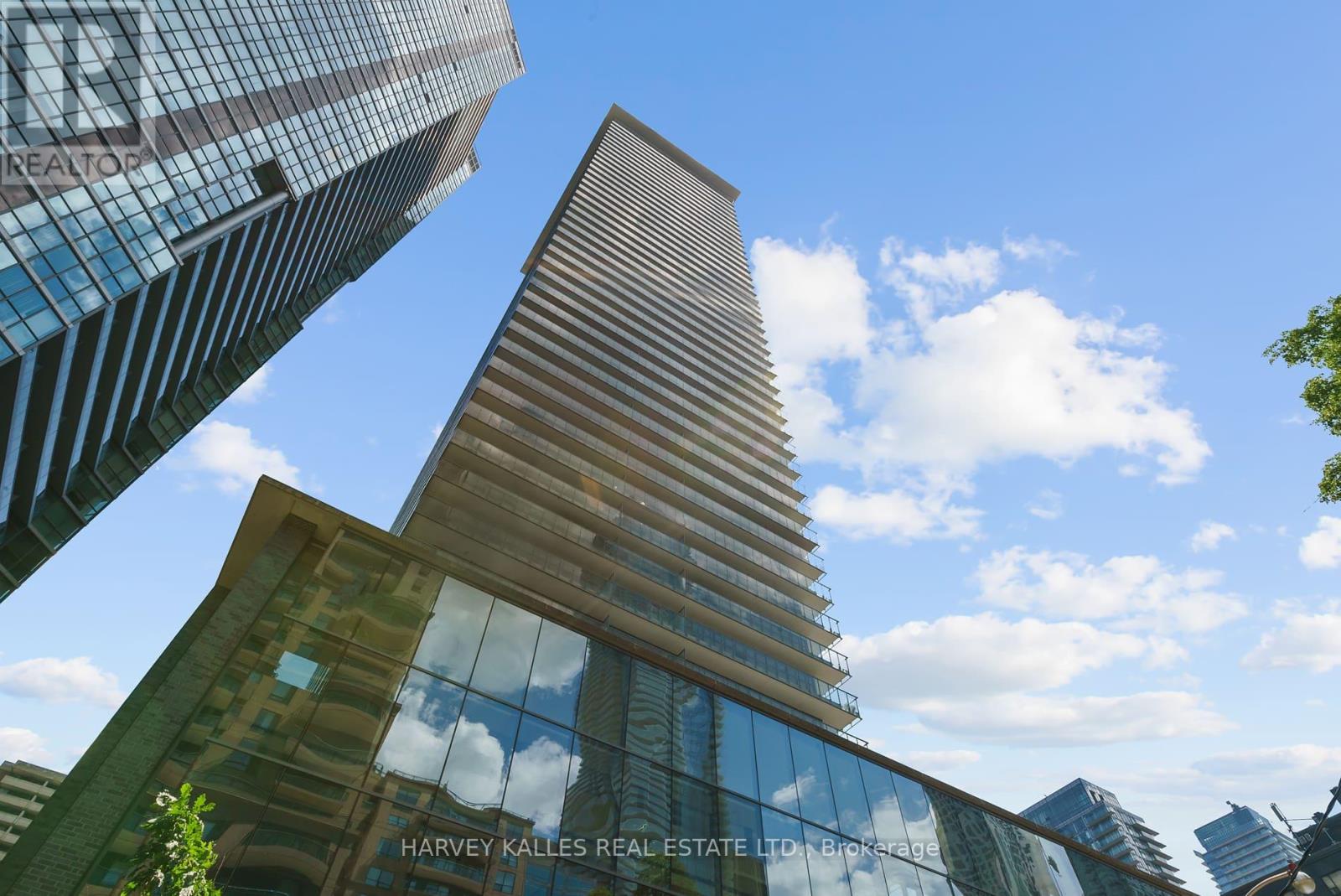 PH4502 - 33 CHARLES STREET