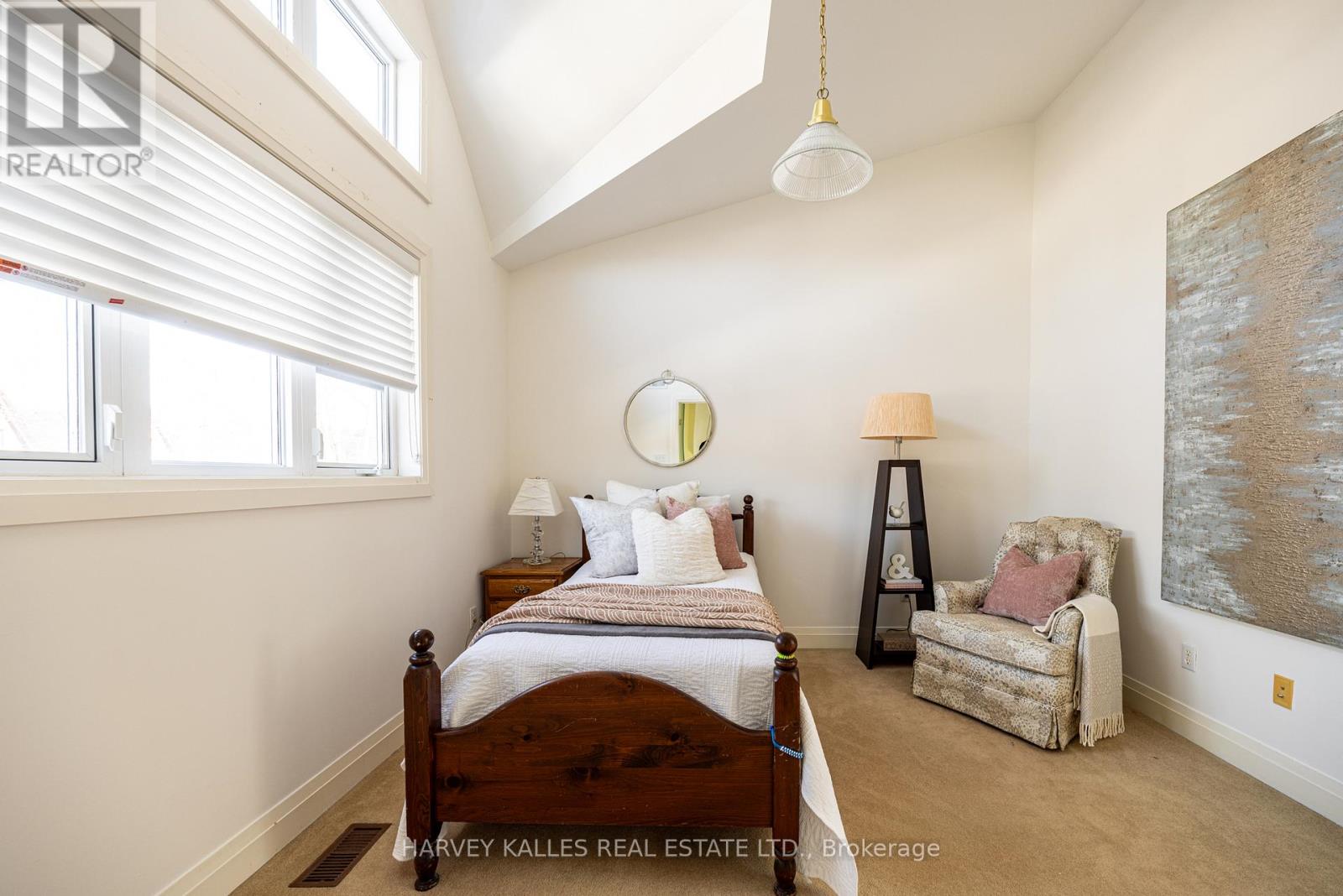 51 SHAFTESBURY AVENUE