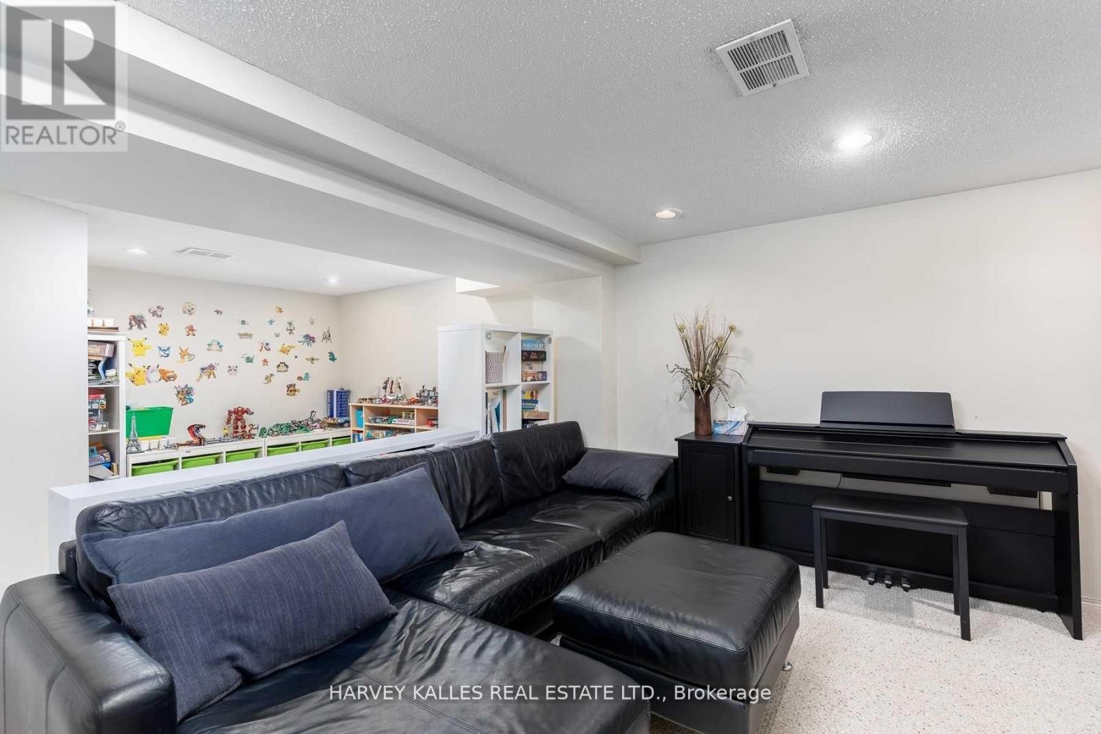 LEFT - 7 RAINHAM PLACE