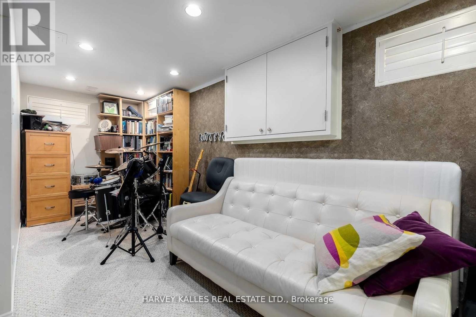 LEFT - 7 RAINHAM PLACE