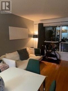 1405 - 21 HILLCREST AVENUE