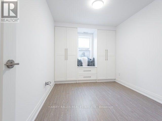 2 - 52 COLLEGE VIEW AVENUE