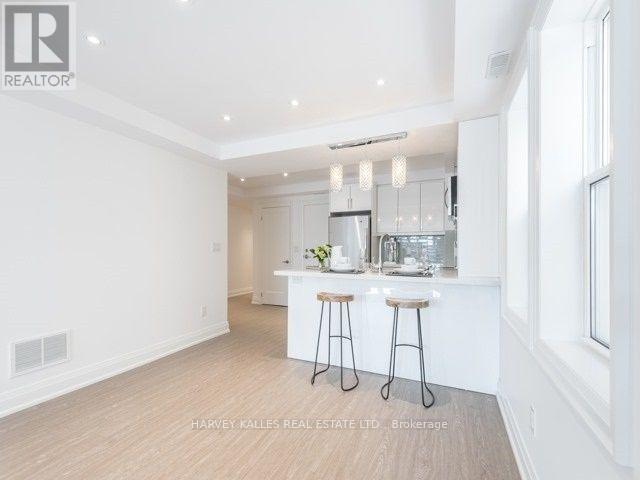 2 - 52 COLLEGE VIEW AVENUE