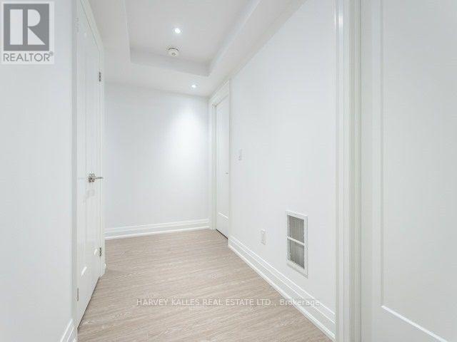 2 - 52 COLLEGE VIEW AVENUE