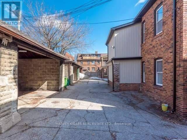 2 - 52 COLLEGE VIEW AVENUE