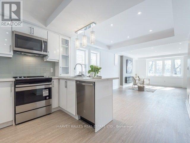 2 - 52 COLLEGE VIEW AVENUE