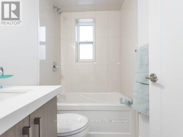 2 - 52 COLLEGE VIEW AVENUE