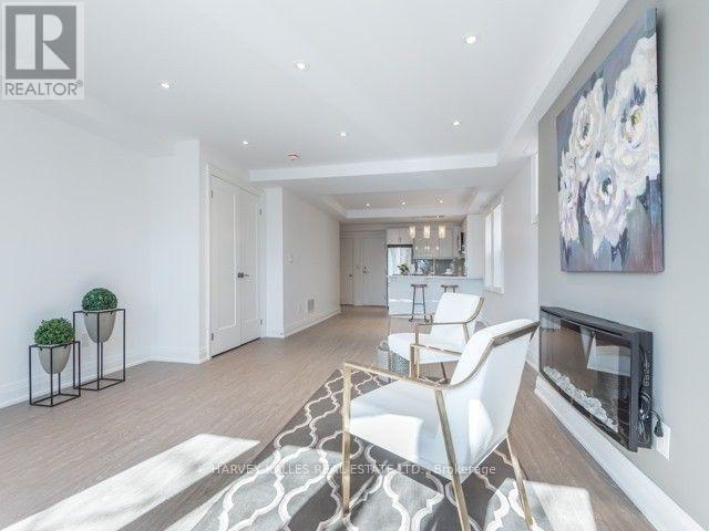 2 - 52 COLLEGE VIEW AVENUE