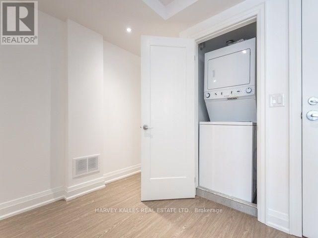 2 - 52 COLLEGE VIEW AVENUE