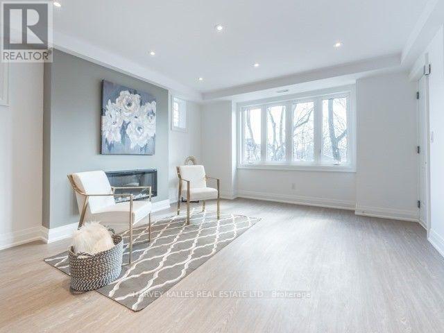 2 - 52 COLLEGE VIEW AVENUE