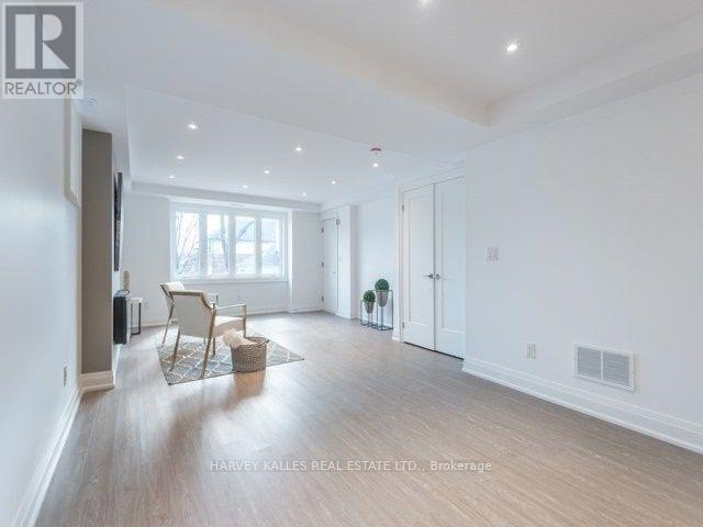 2 - 52 COLLEGE VIEW AVENUE