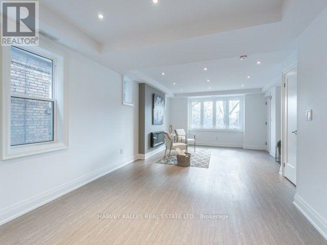 2 - 52 COLLEGE VIEW AVENUE