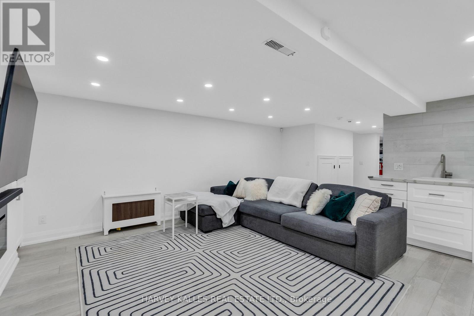 32 ALMONT ROAD