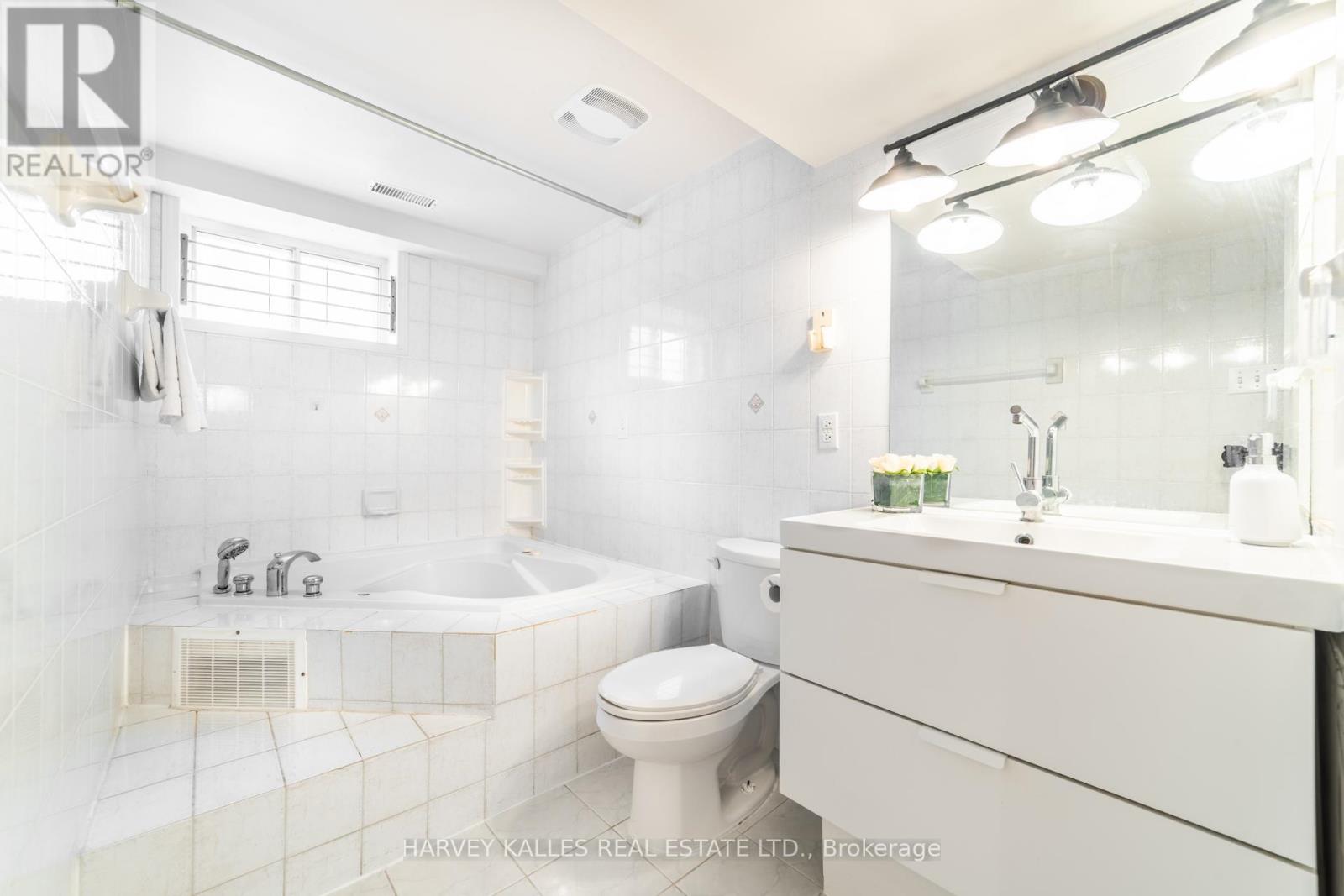 139 KINGSDALE AVENUE