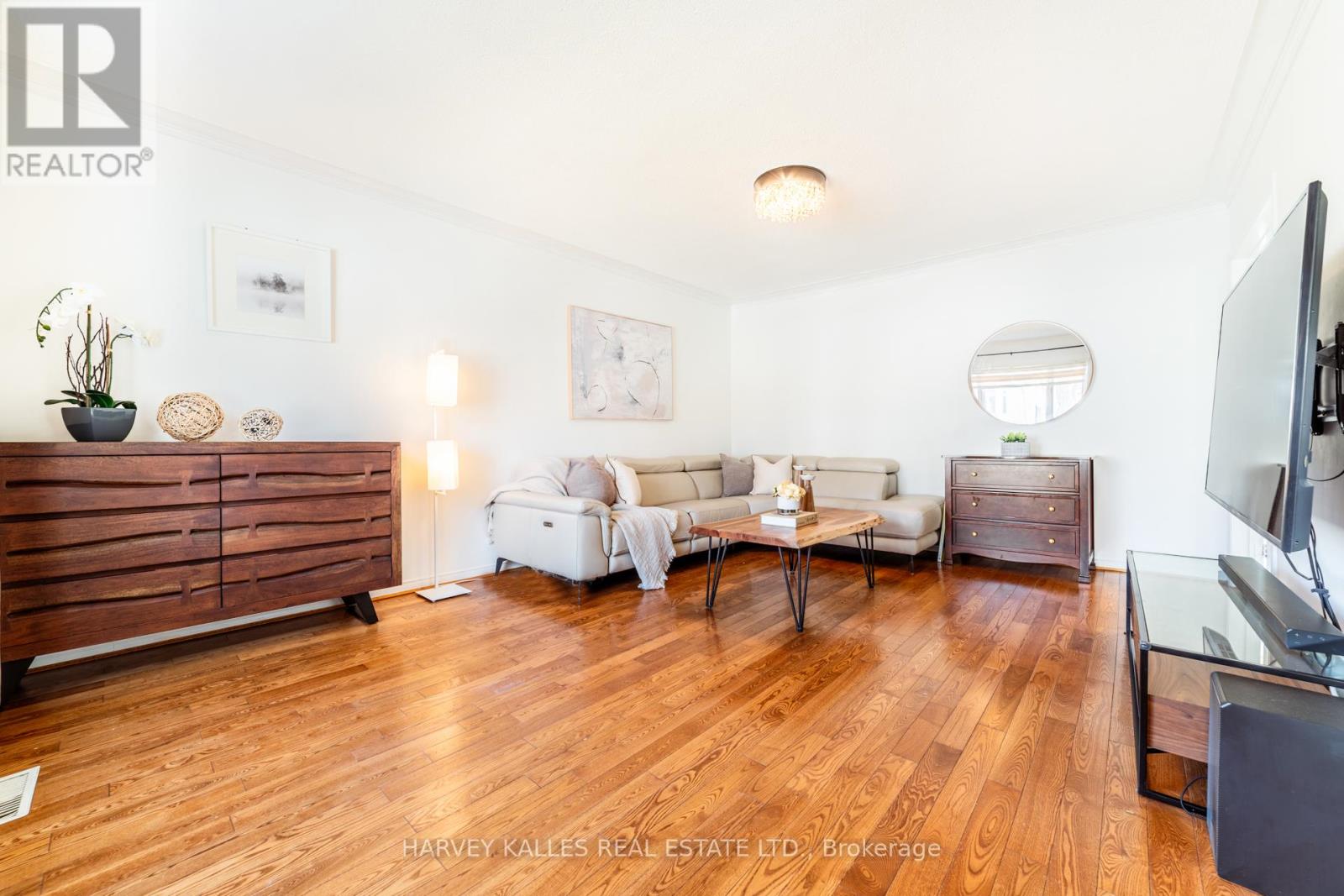 139 KINGSDALE AVENUE