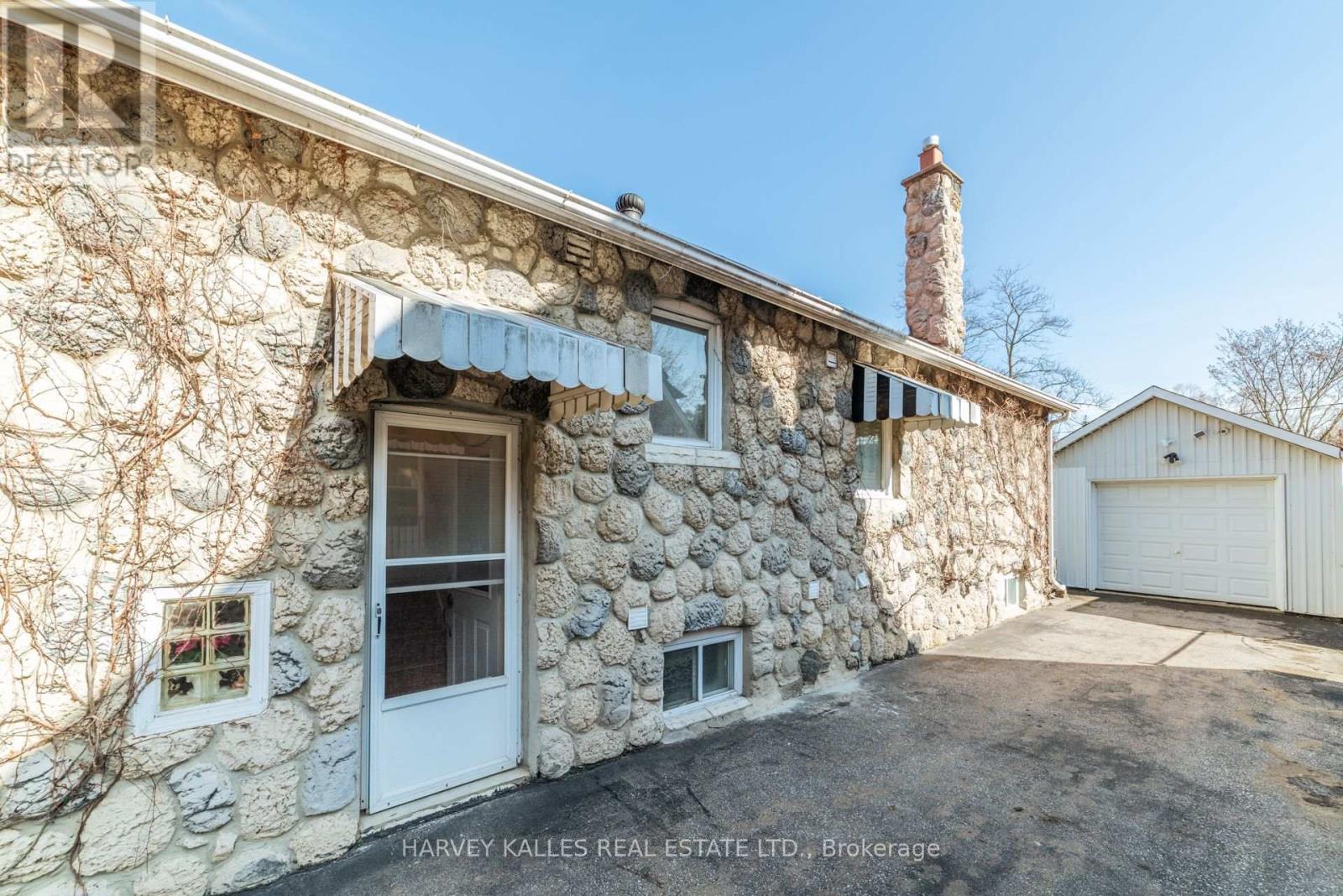 139 KINGSDALE AVENUE