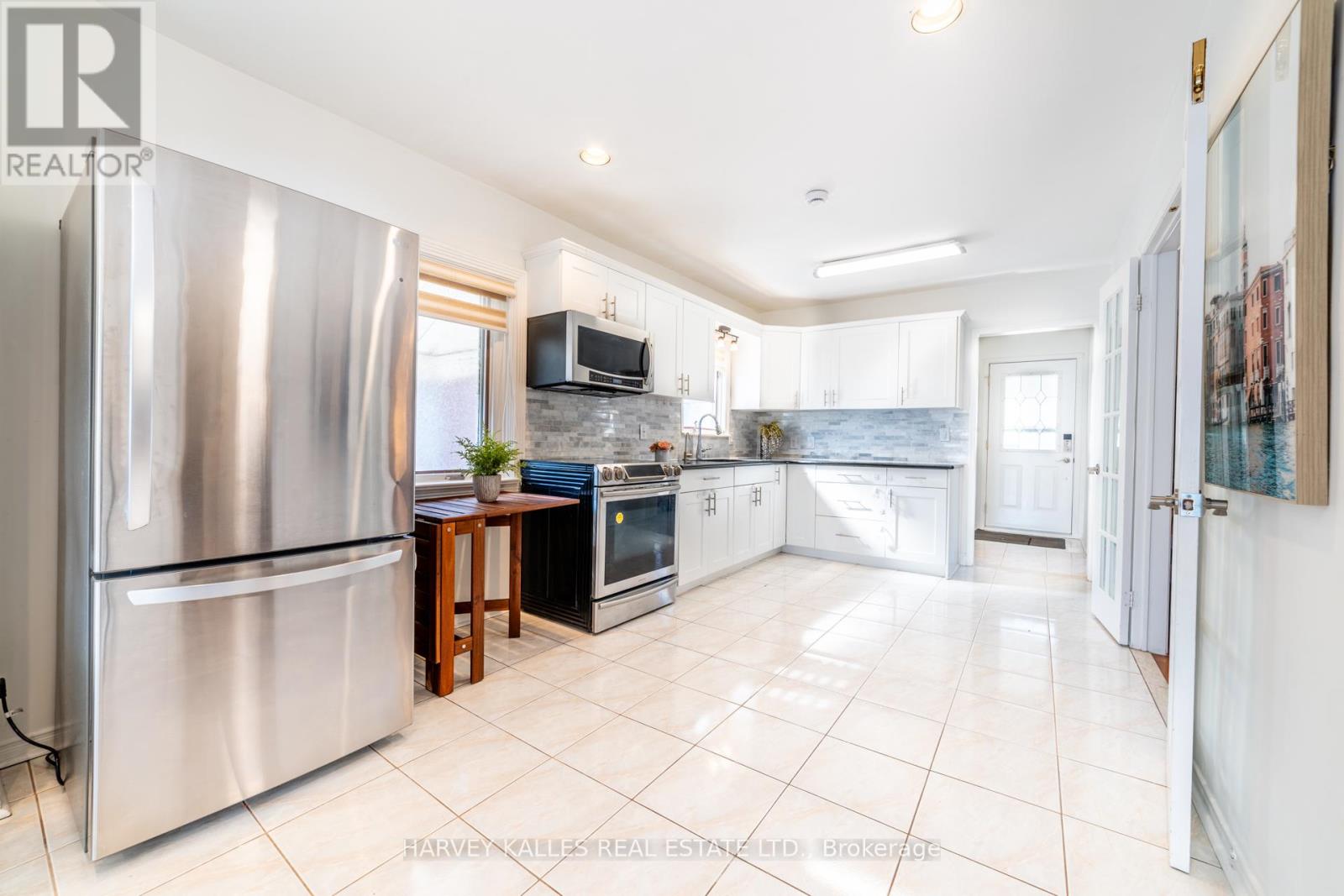 139 KINGSDALE AVENUE