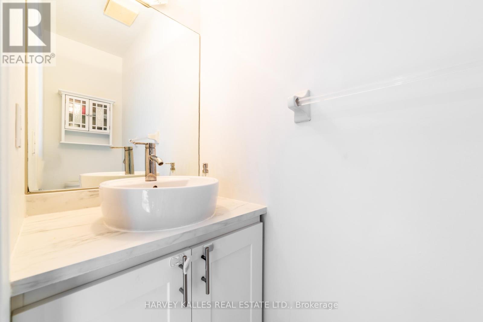 139 KINGSDALE AVENUE