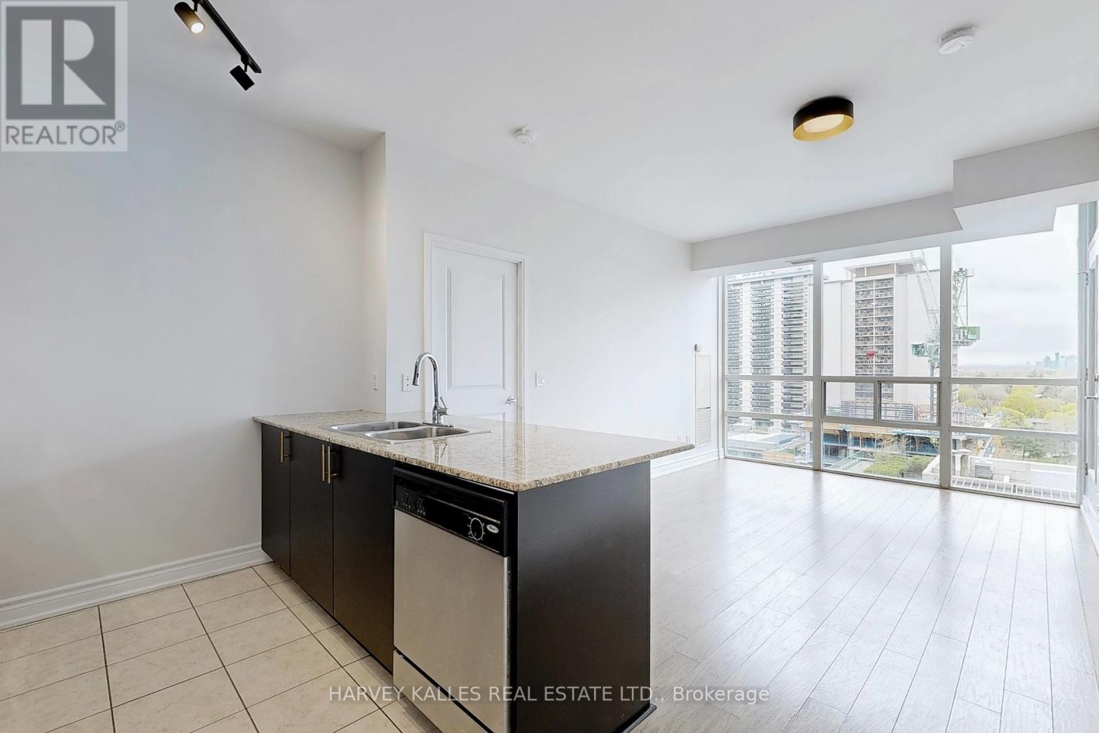 1201 - 88 BROADWAY AVENUE