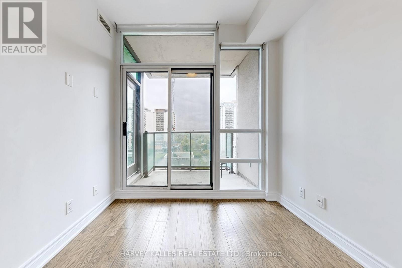 1201 - 88 BROADWAY AVENUE
