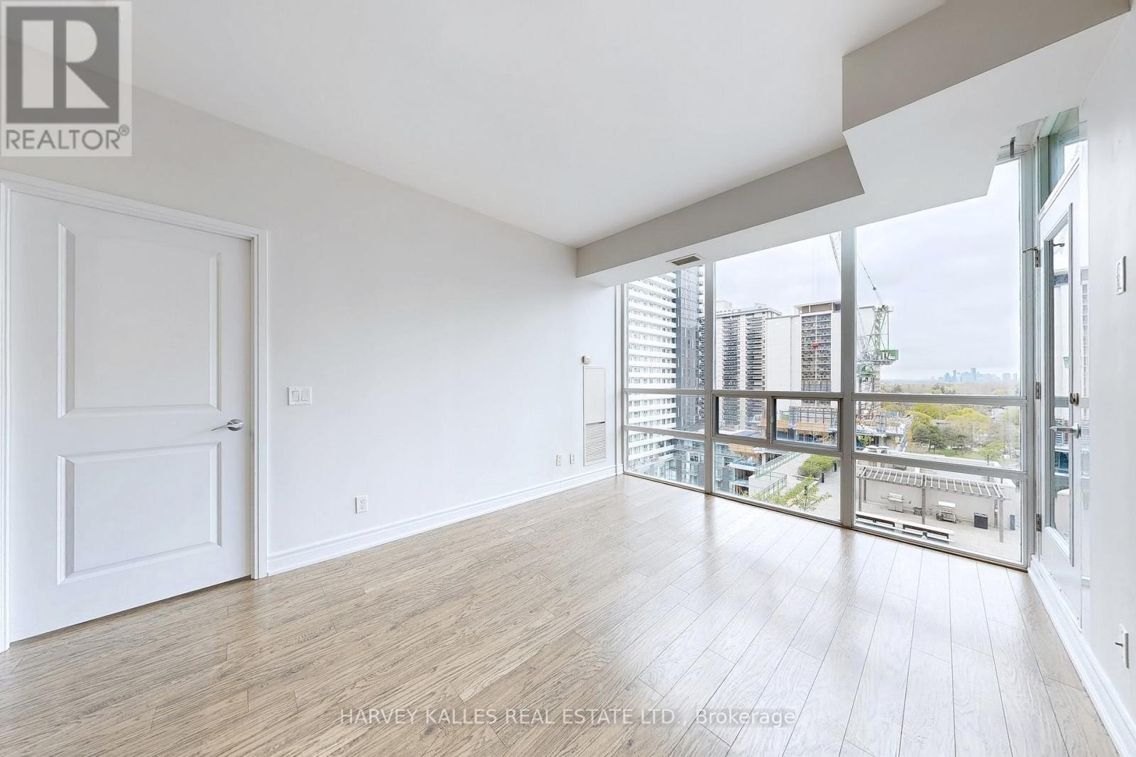 1201 - 88 BROADWAY AVENUE
