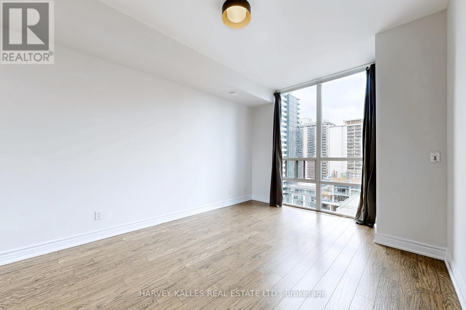 1201 - 88 BROADWAY AVENUE