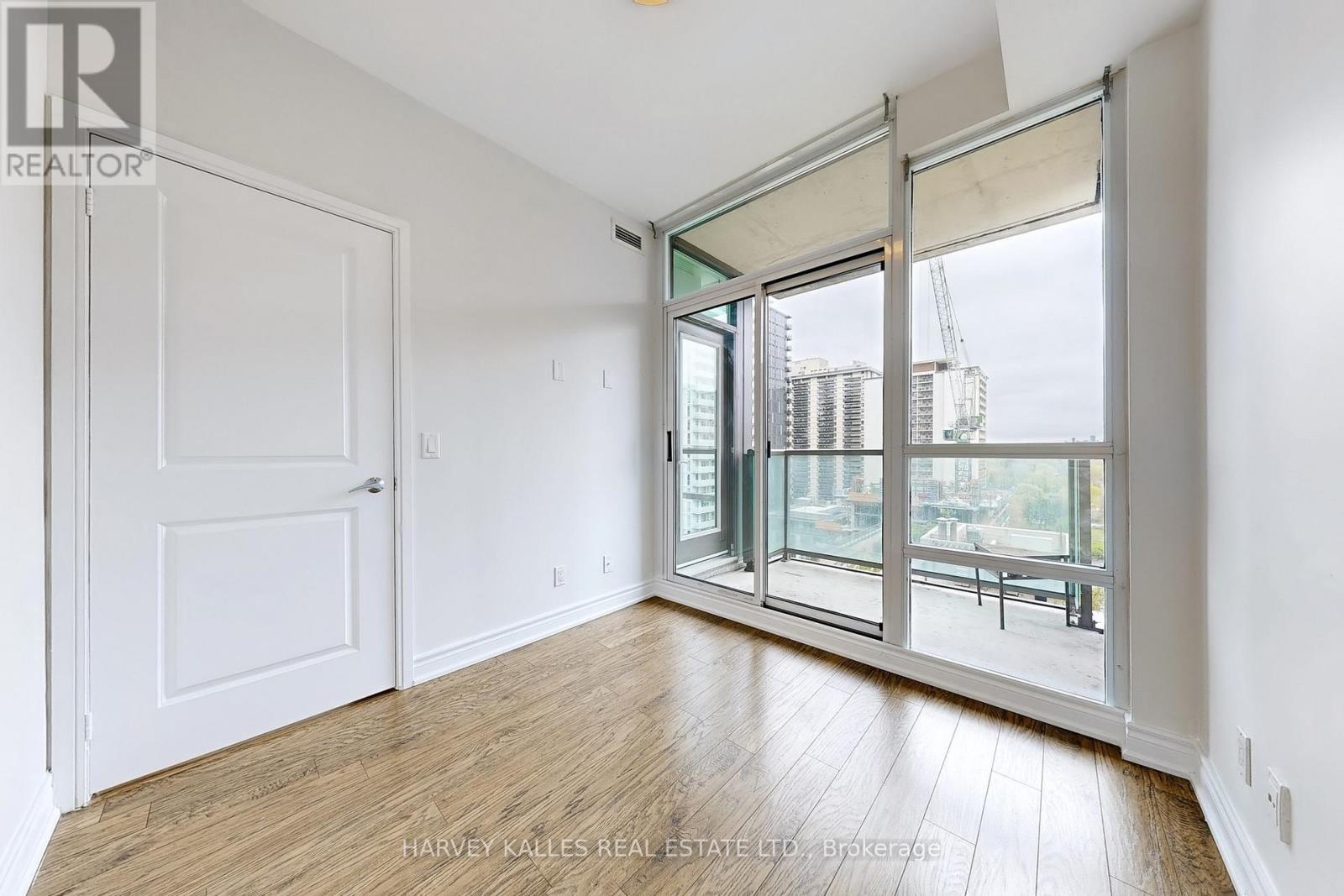 1201 - 88 BROADWAY AVENUE