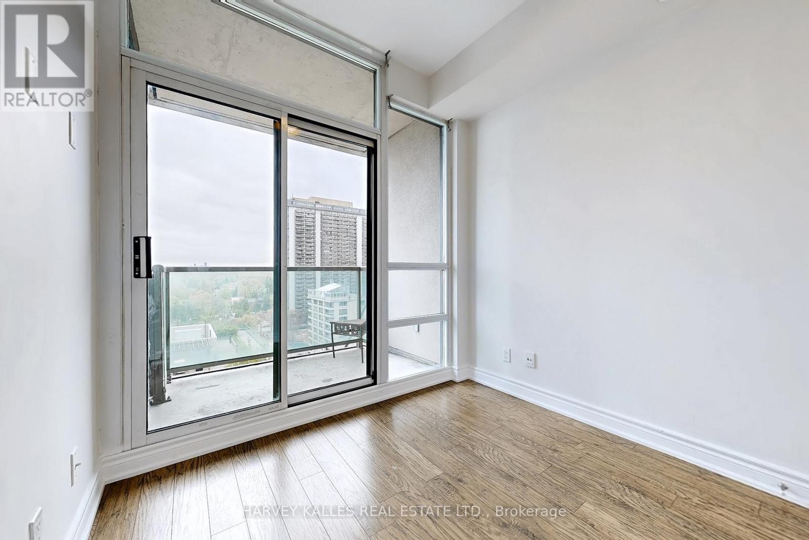 1201 - 88 BROADWAY AVENUE