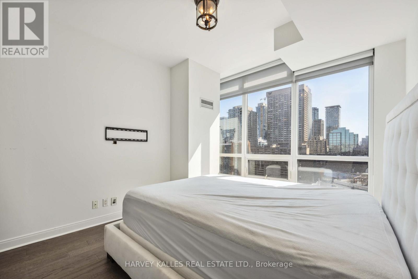 1707 - 825 CHURCH STREET