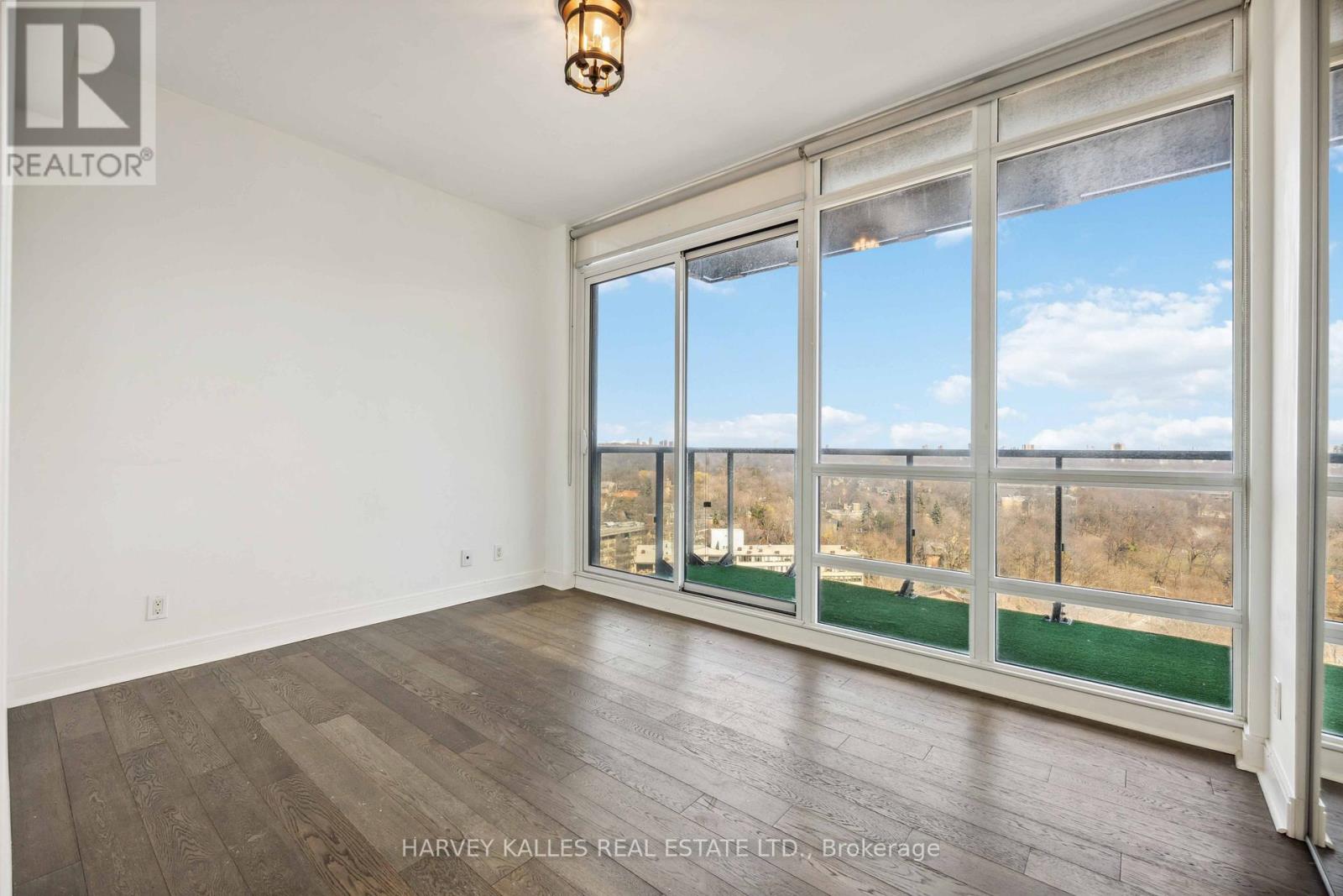 1707 - 825 CHURCH STREET