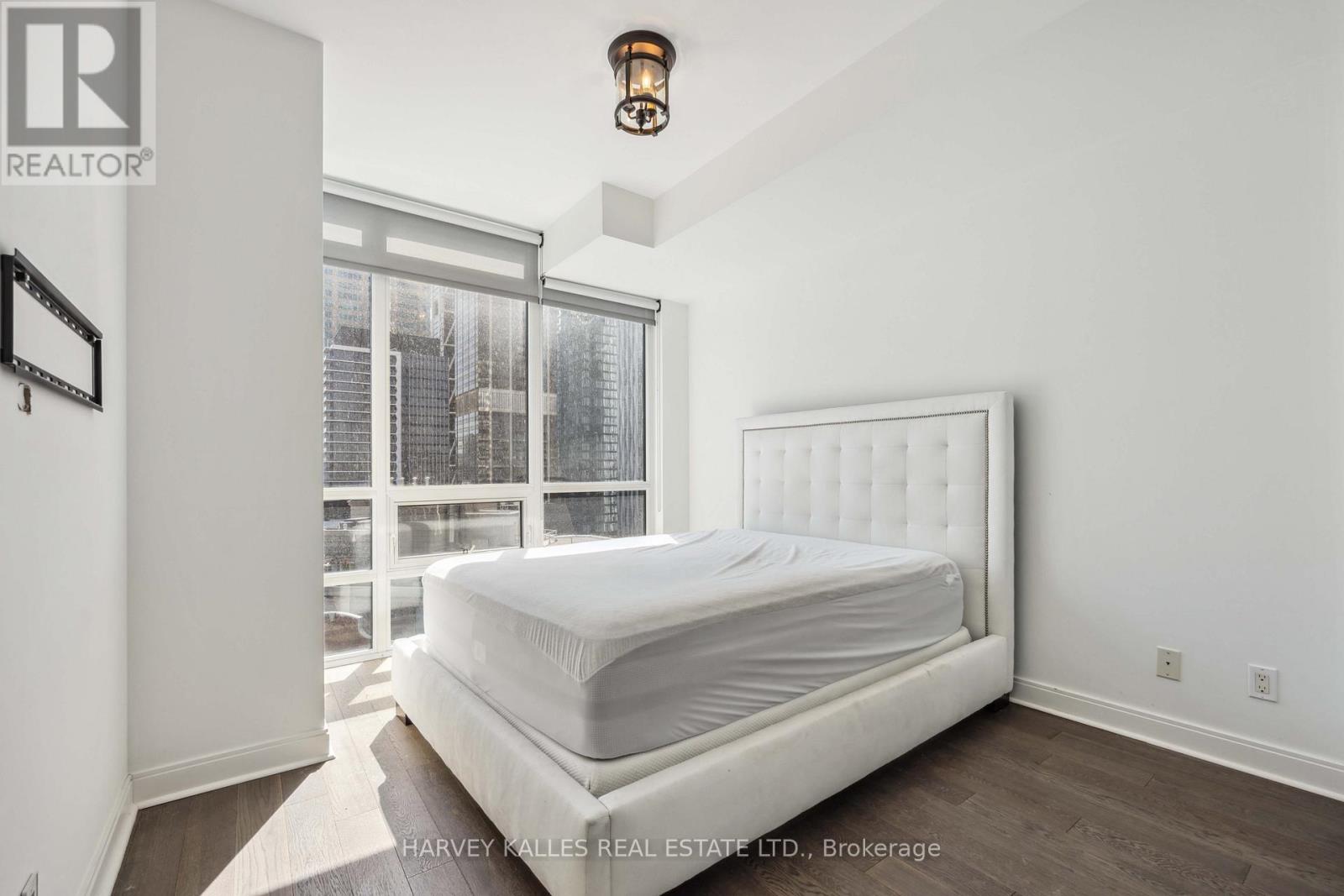 1707 - 825 CHURCH STREET