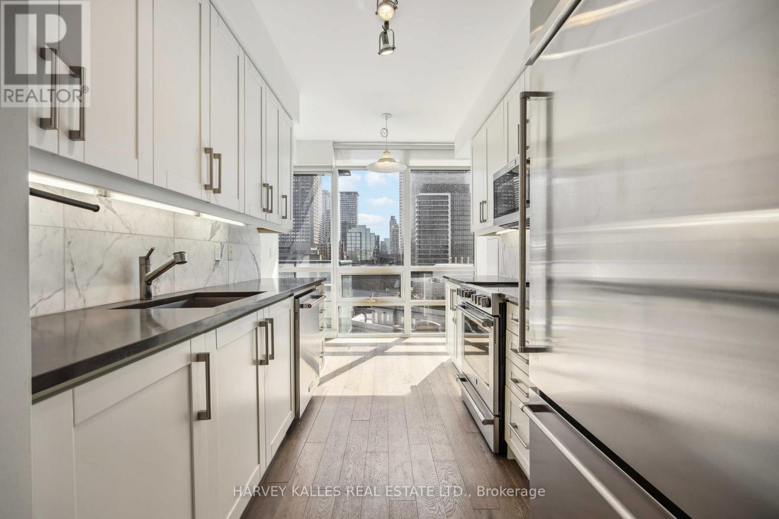 1707 - 825 CHURCH STREET