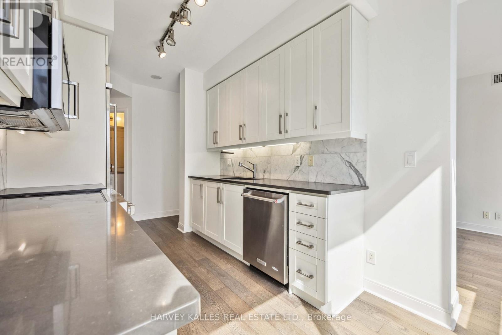 1707 - 825 CHURCH STREET